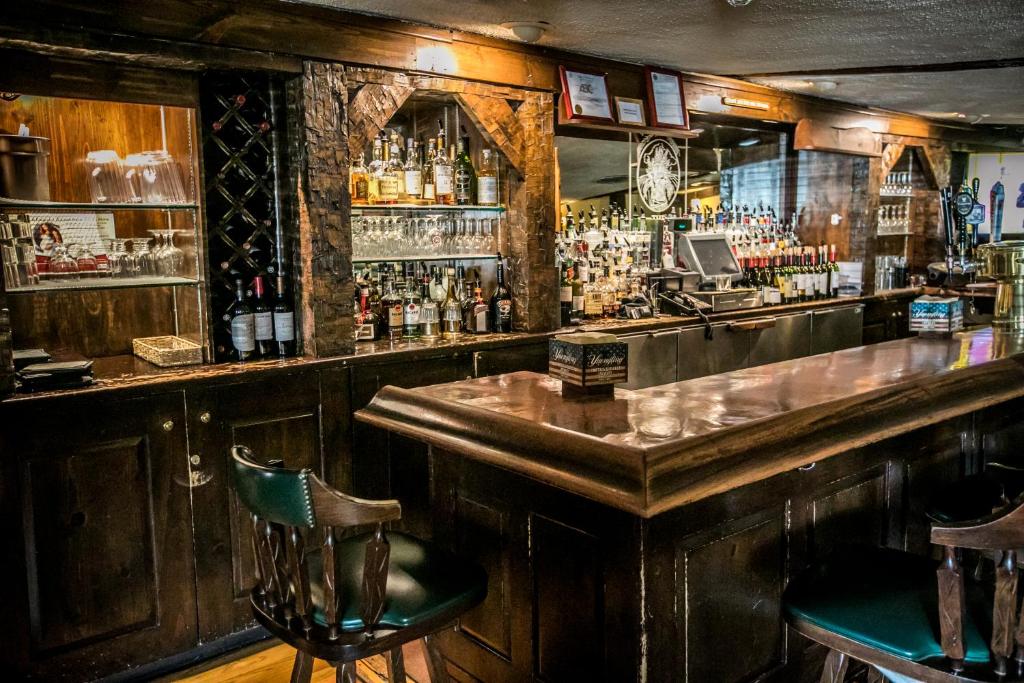 Lounge nebo bar v ubytování The Olde Mill Inn Basking Ridge