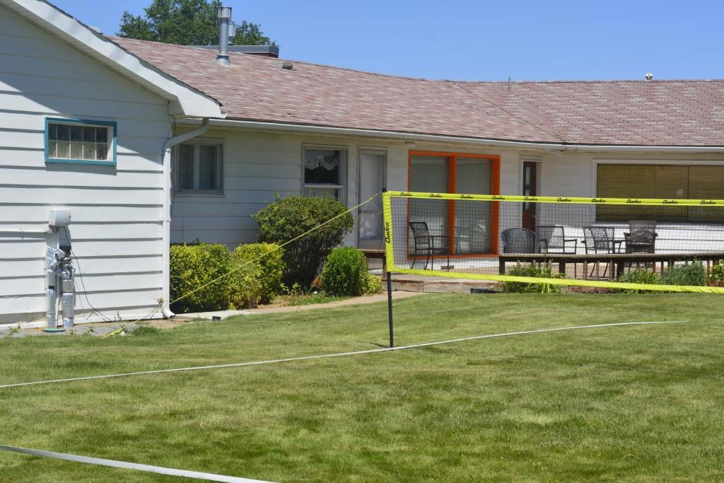 a house with a net in a yard at Retro Inn at Mesa Verde in Cortez