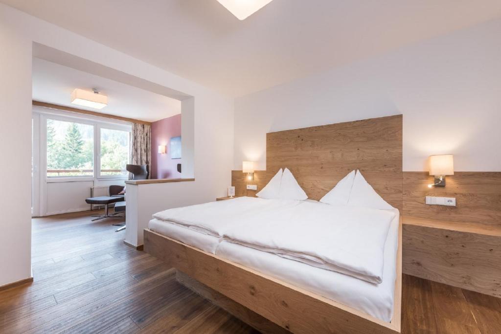 Posteľ alebo postele v izbe v ubytovaní Hotel Leonhard