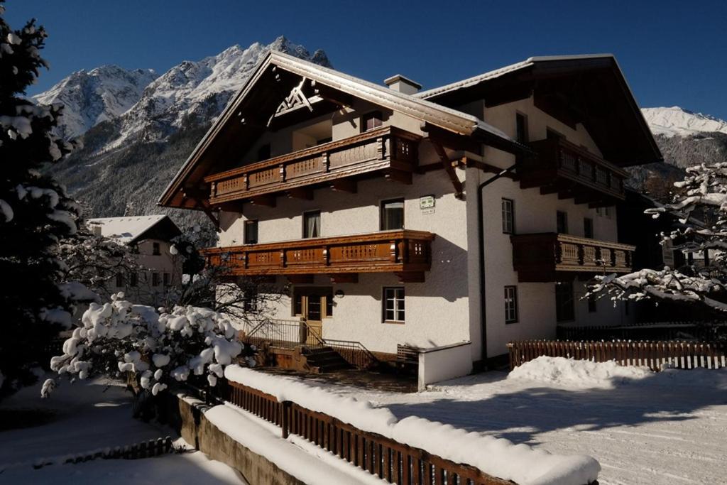 Nespecifikovaný výhled na hory nebo výhled na hory při pohledu z bed and breakfast