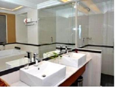 Koupelna v ubytování Abadi Suite Hotel & Tower