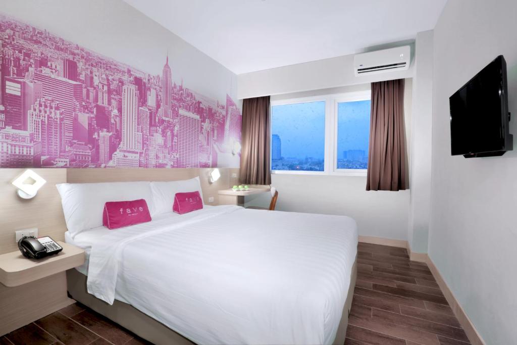 Postel nebo postele na pokoji v ubytování favehotel S. Parman Medan