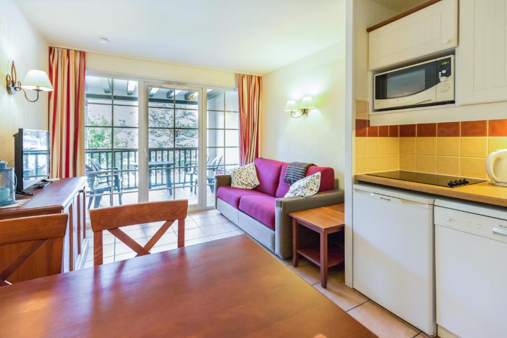 Kuchyň nebo kuchyňský kout v ubytování Residence Le Parc d'Arradoy - maeva Home