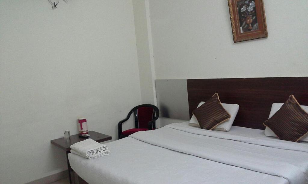 Postel nebo postele na pokoji v ubytování Hotel Anand Villa