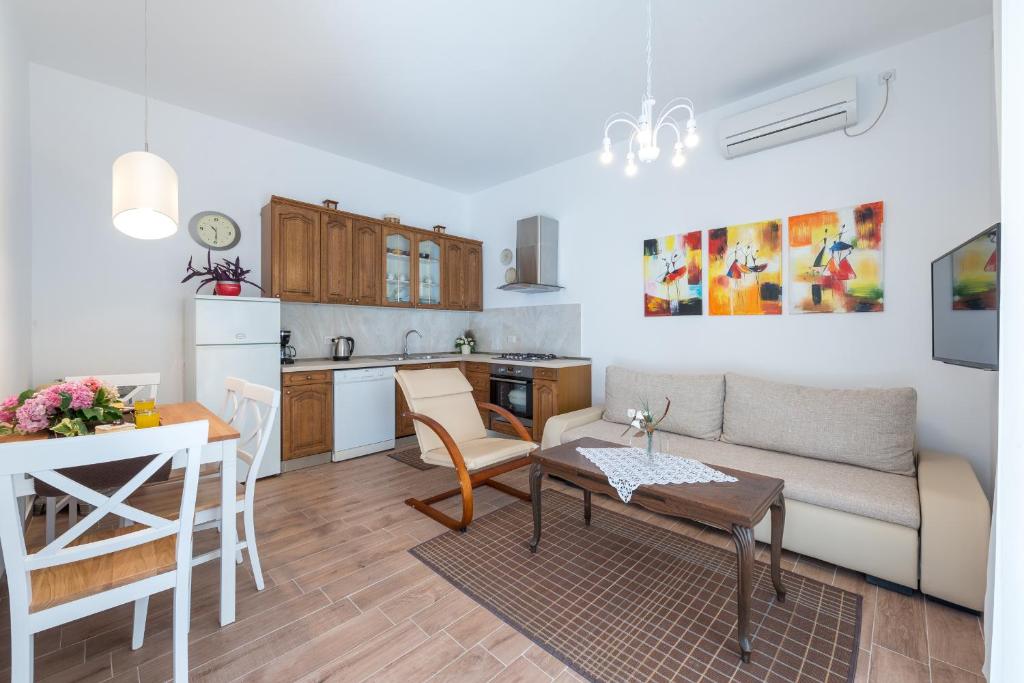 Kuchyň nebo kuchyňský kout v ubytování K&L central apartments