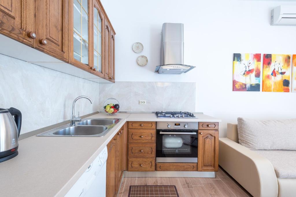 Kuchyň nebo kuchyňský kout v ubytování K&L central apartments