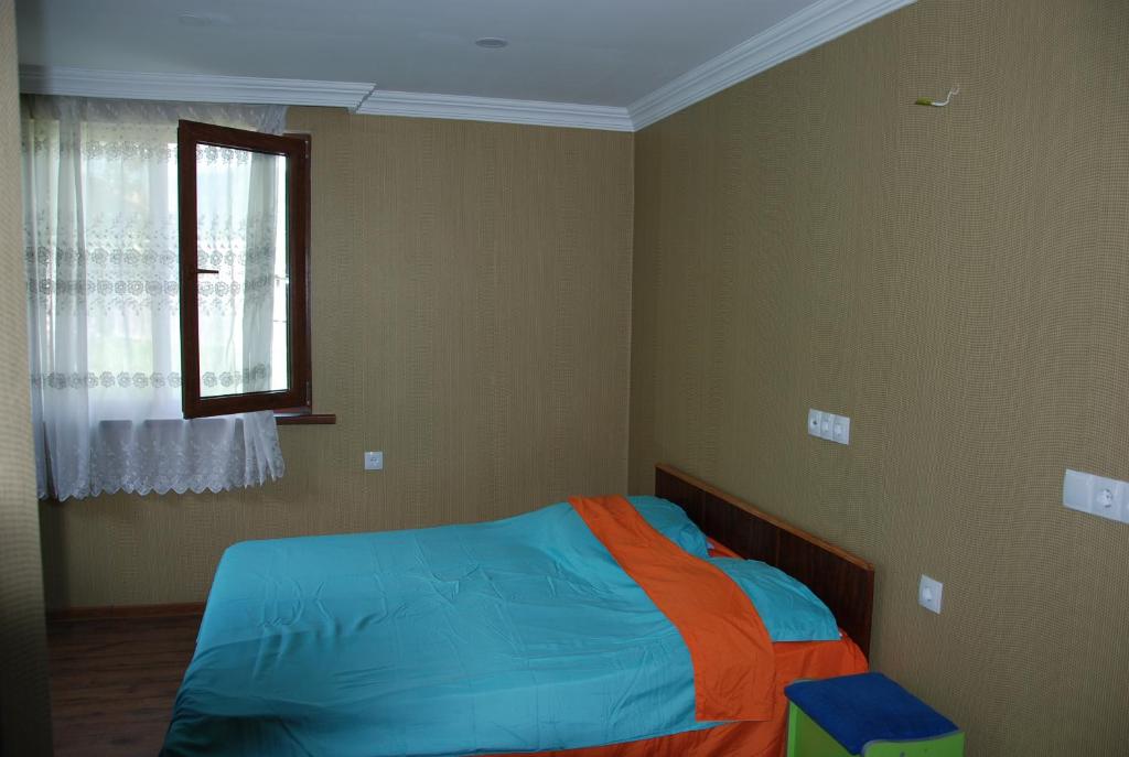 Postel nebo postele na pokoji v ubytování Keti Pilpani Guesthouse
