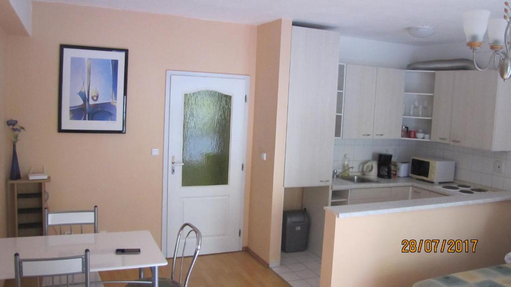 Kuchyň nebo kuchyňský kout v ubytování Apartmany Jachymov