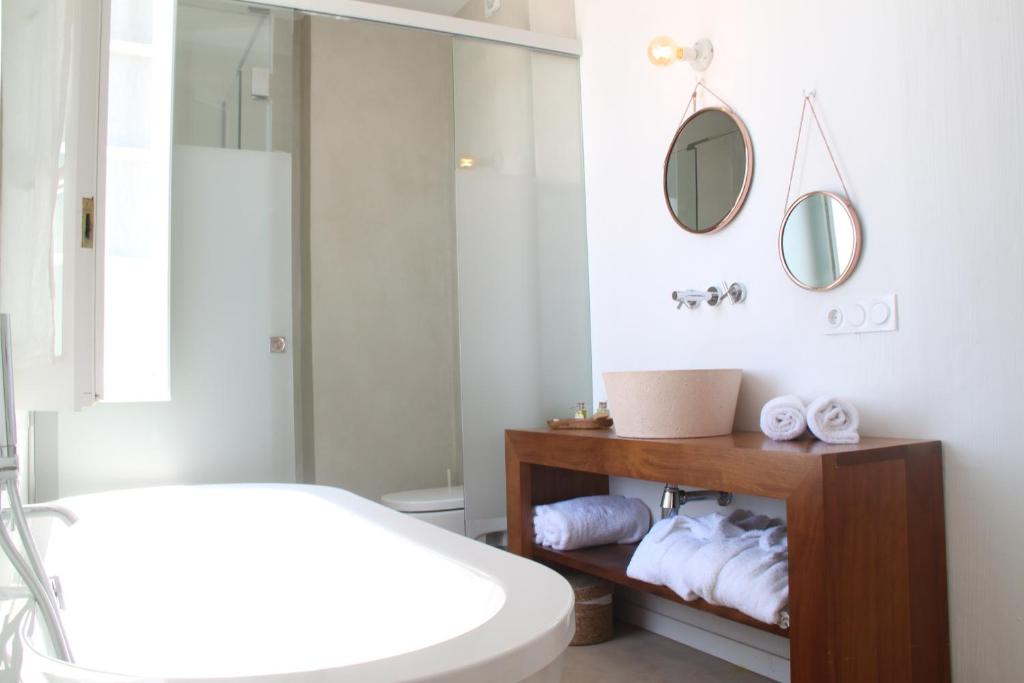 Koupelna v ubytování S'Esparteria Hotel