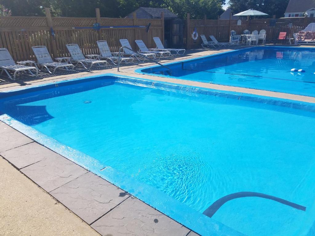 Bazén v ubytování Windrift Motel nebo v jeho okolí