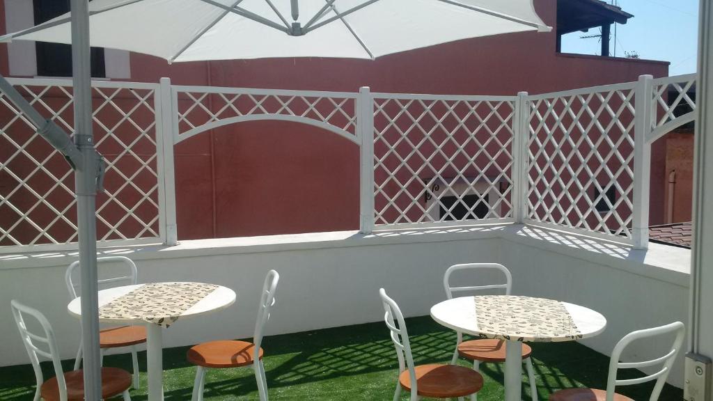 A patio or other outdoor area at Suite White House