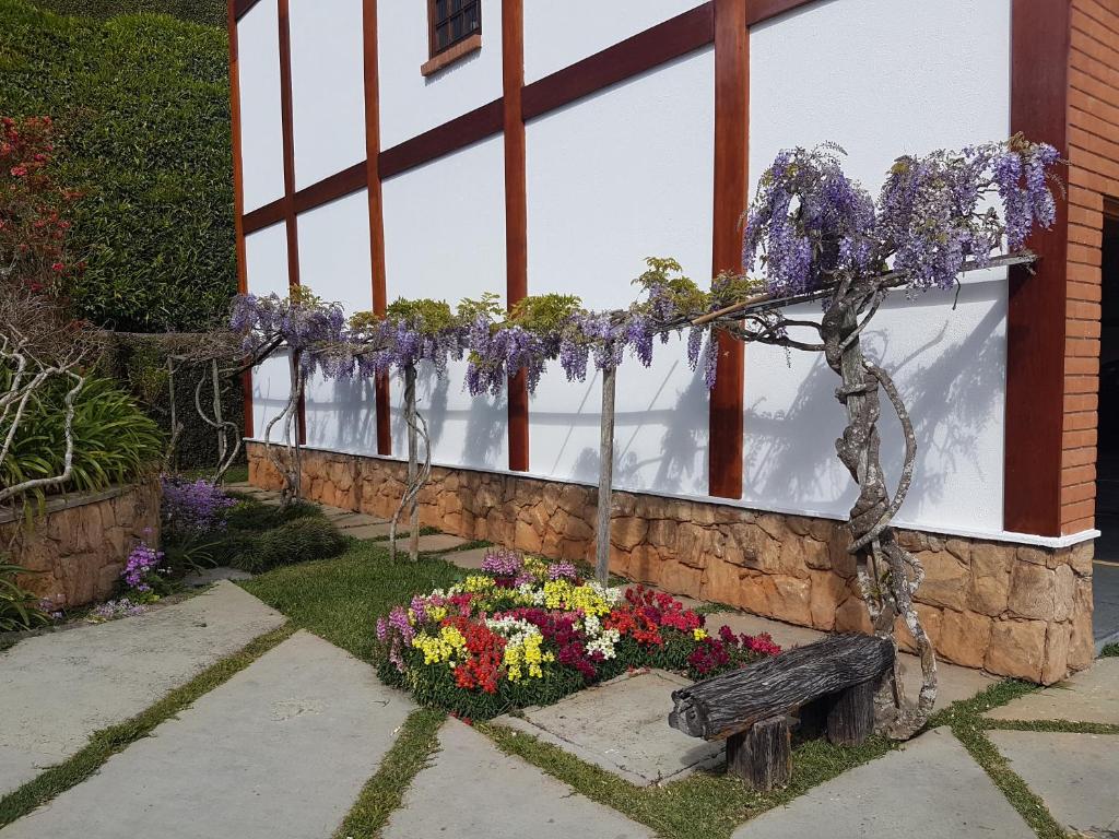  Informe-se referente TURISMO PARA SE ISOLAR com estadias semanais ou mensais numa belíssima COBERTURA Condomínio Switzerland Village