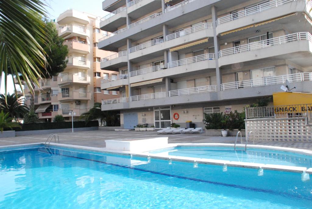 a swimming pool in front of a apartment building at Apartamentos Zahara Palmyra in Salou