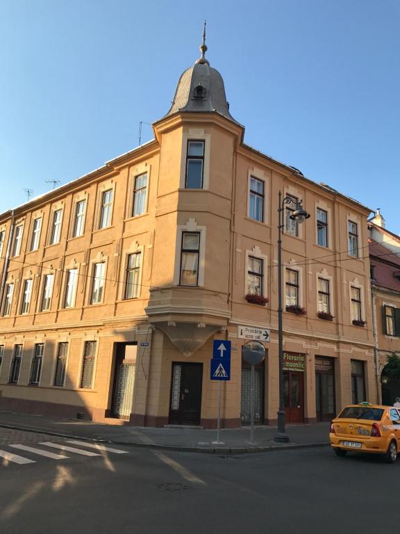 a yellow car parked in front of a building at 1501 Wergass 18 in Sibiu
