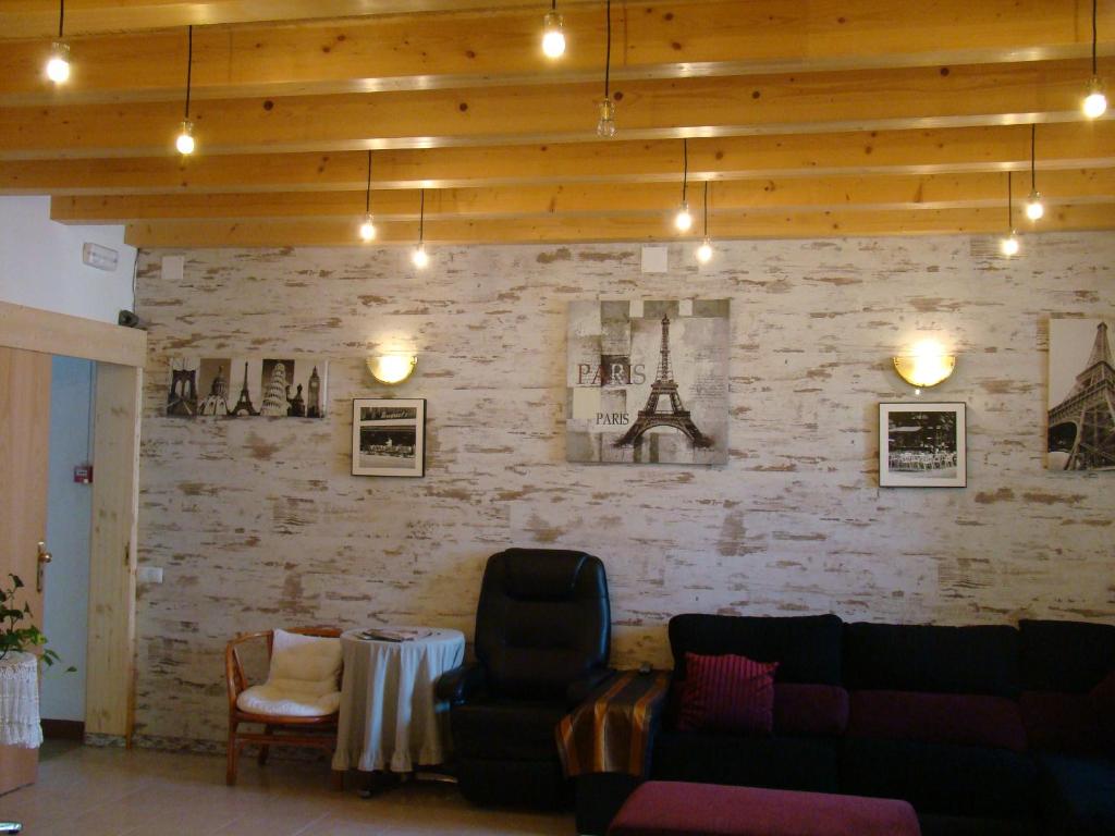 Posezení v ubytování Hostal Platja
