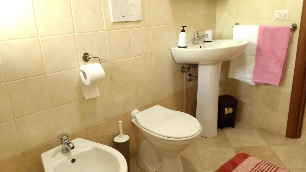 Koupelna v ubytování Agriturismo Le Scerze