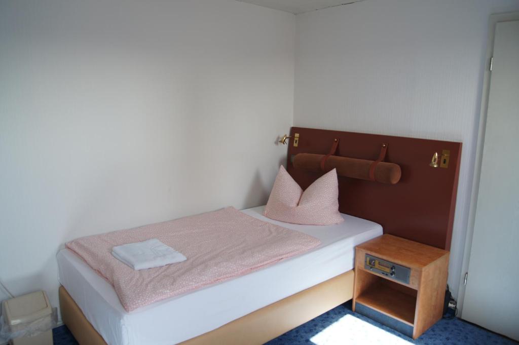 Postel nebo postele na pokoji v ubytování Hotel Draschwitz
