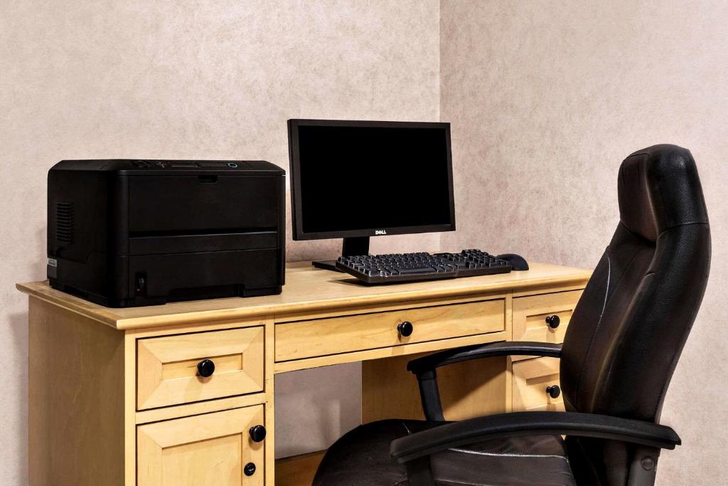 Uma televisão e/ou sistema de entretenimento em Days Inn & Suites by Wyndham Kanab