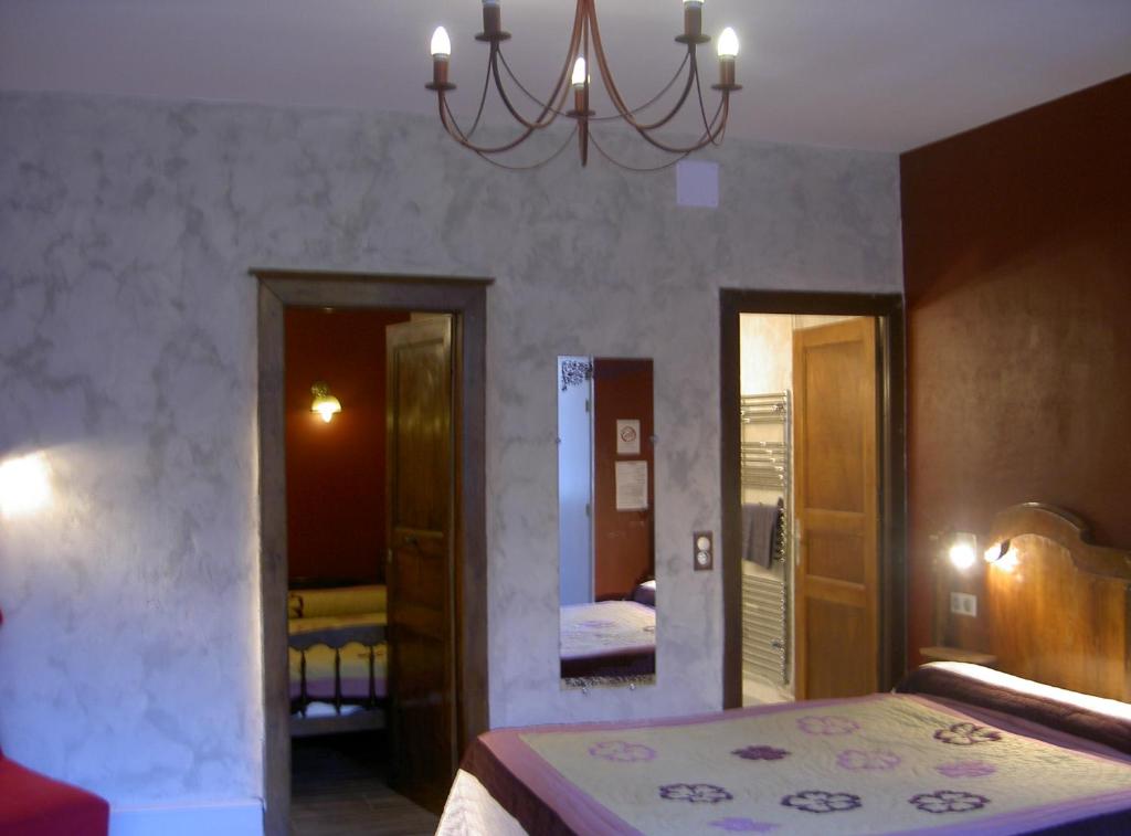 Postel nebo postele na pokoji v ubytování Hôtel Panoramic et des Bains
