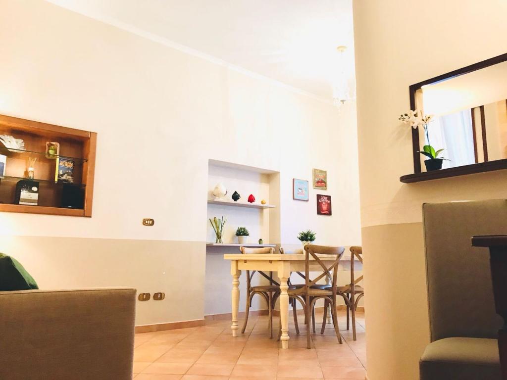 Kuchyňa alebo kuchynka v ubytovaní A DUE PASSI temporary apartment