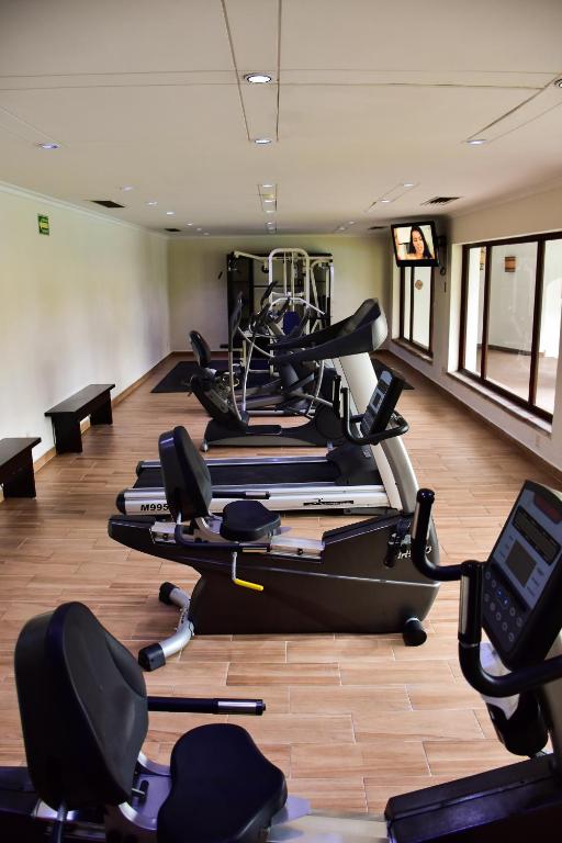 Fitness centrum a/nebo fitness zařízení v ubytování Hotel Guadalajara Plaza Ejecutivo