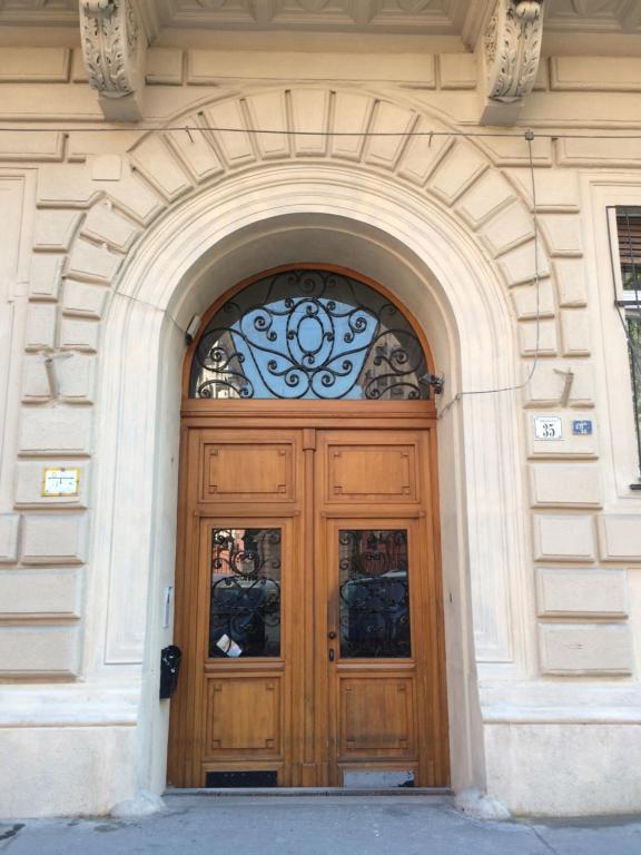 The facade or entrance of Apartment near the Heroes Square