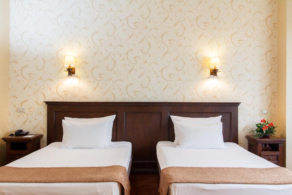 Postel nebo postele na pokoji v ubytování International Bucharest City Centre Hotel