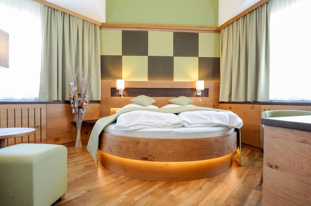Posteľ alebo postele v izbe v ubytovaní Hotel zur Post