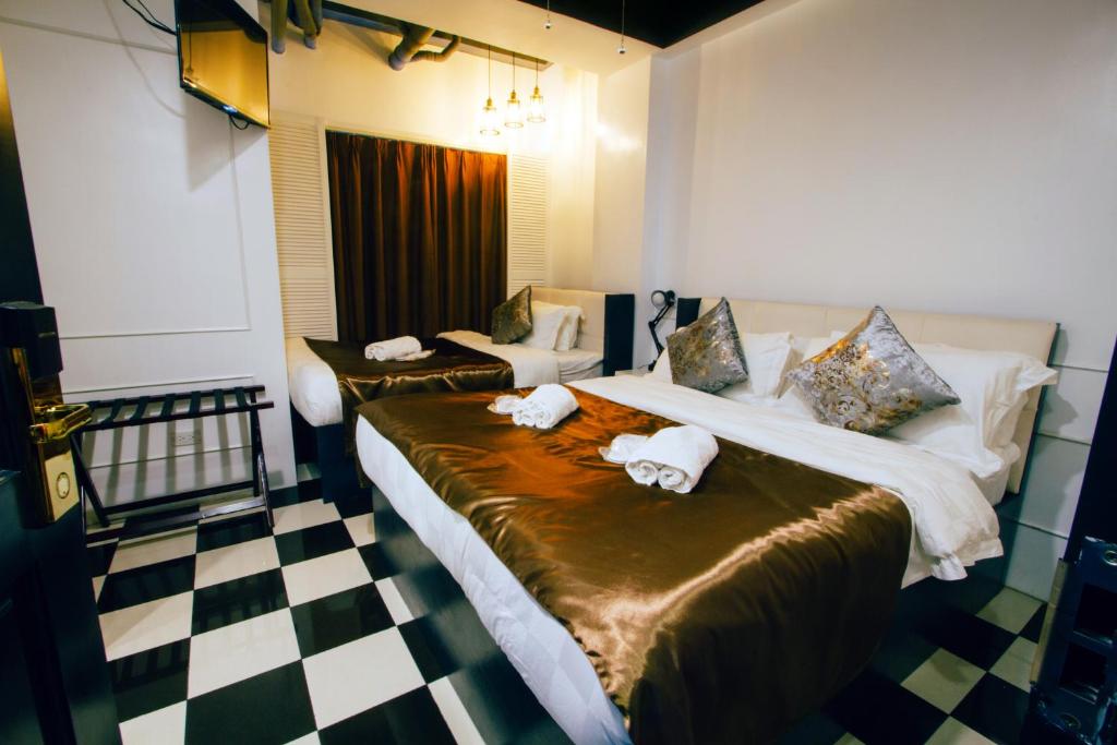 Postel nebo postele na pokoji v ubytování Facade Hotel