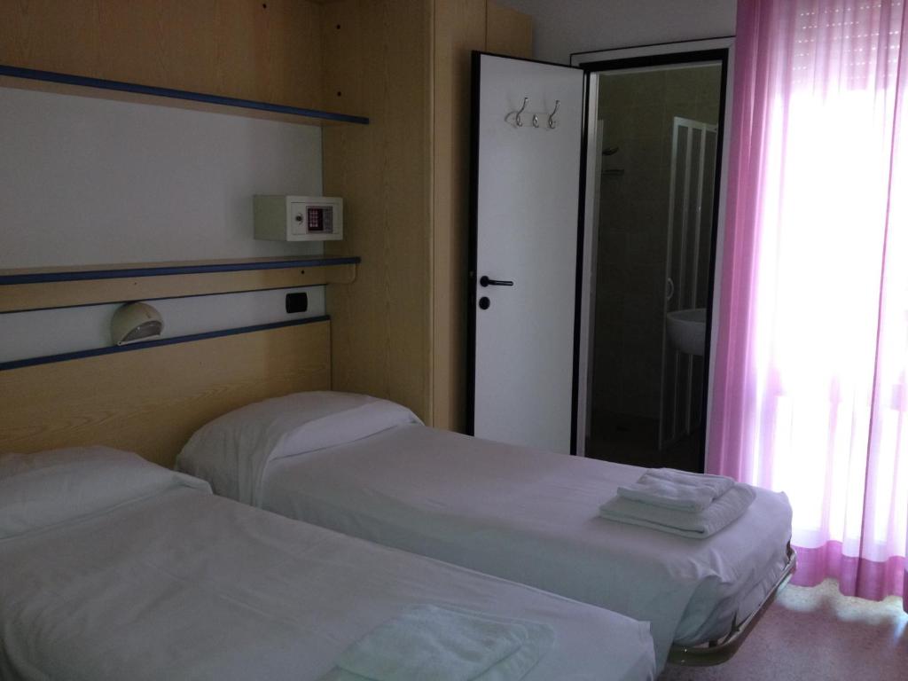 Postel nebo postele na pokoji v ubytování Hotel Trocadero