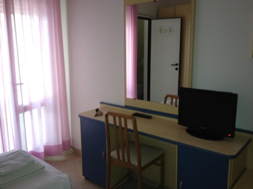 TV a/nebo společenská místnost v ubytování Hotel Trocadero