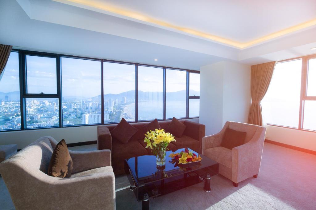 Khu vực ghế ngồi tại Muong Thanh Luxury Da Nang Hotel