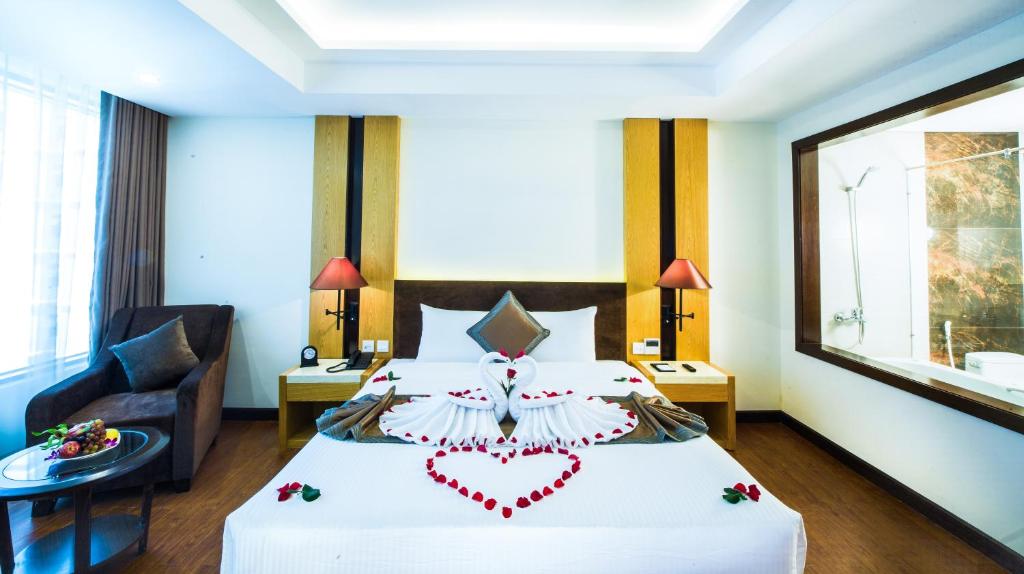 Giường trong phòng chung tại Muong Thanh Luxury Da Nang Hotel
