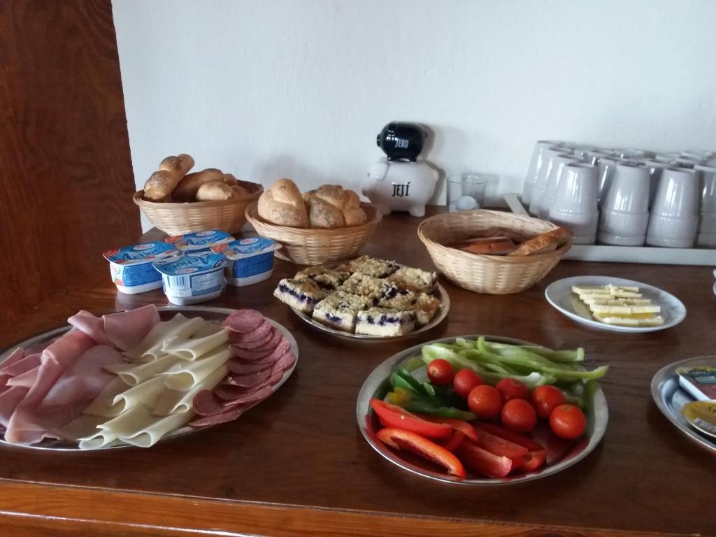 Jedzenie w pensjonacie lub w pobliżu