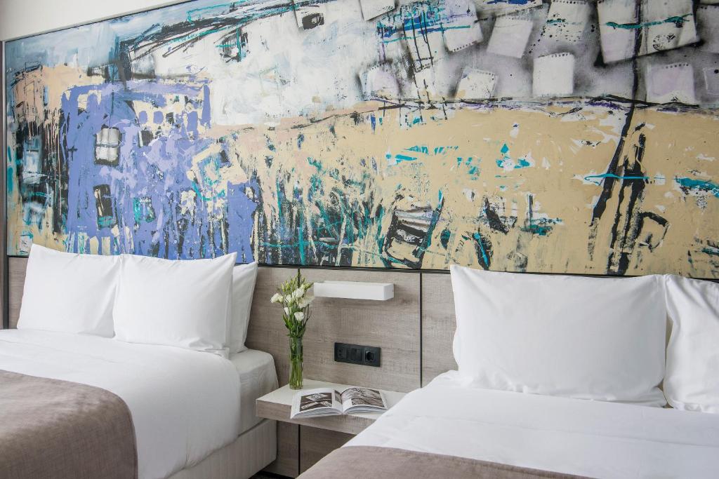 Postel nebo postele na pokoji v ubytování Messier 53 Hotel Yerevan