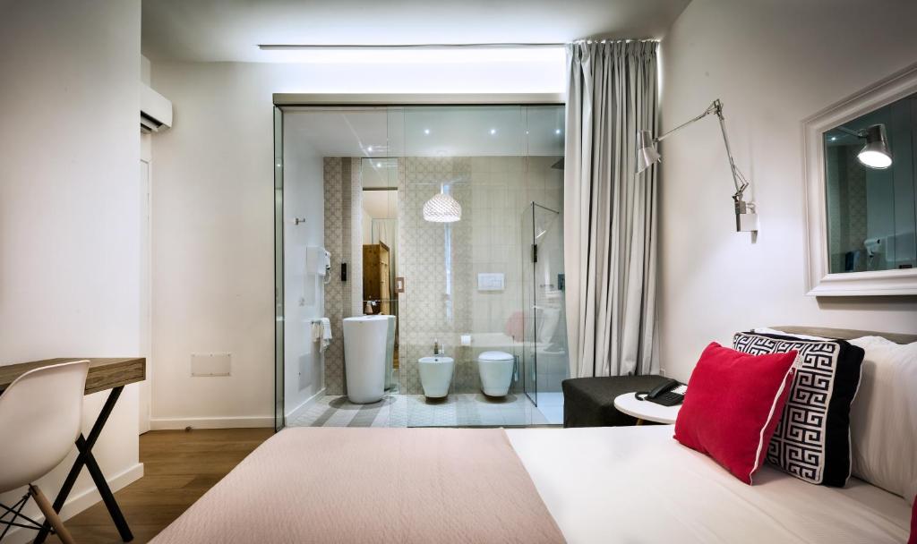 Camera con letto e bagno. di Teku Sardinia Boutique Hotel a Bari Sardo