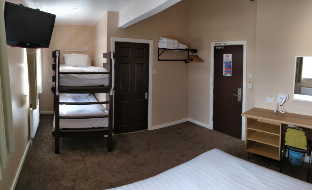 The Lawton - Resim 36