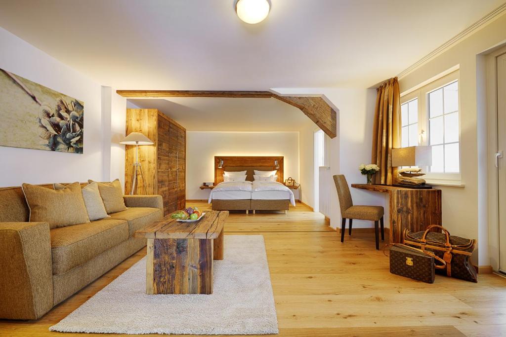 Posezení v ubytování ADLER HÄUSERN Gourmet & Spa Hotel