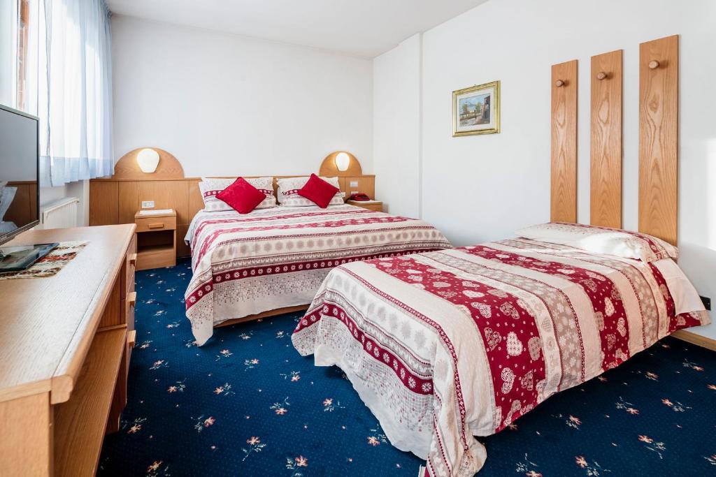 Postel nebo postele na pokoji v ubytování Hotel Coldai