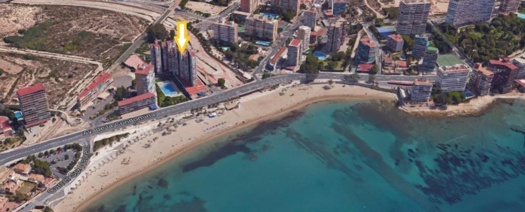 Apartamento en 1ª línea con piscina, Alicante – Precios ...