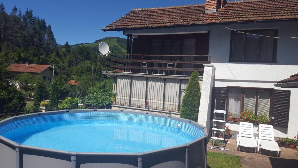 Bazén v ubytování Villa Lalka nebo v jeho okolí