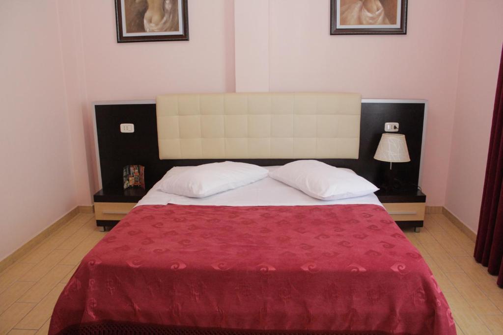 Postel nebo postele na pokoji v ubytování Fieri International Hotel