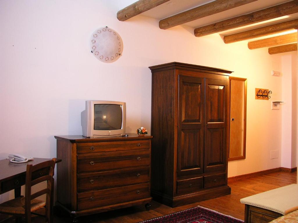 TV a/nebo společenská místnost v ubytování Hotel Al Barco