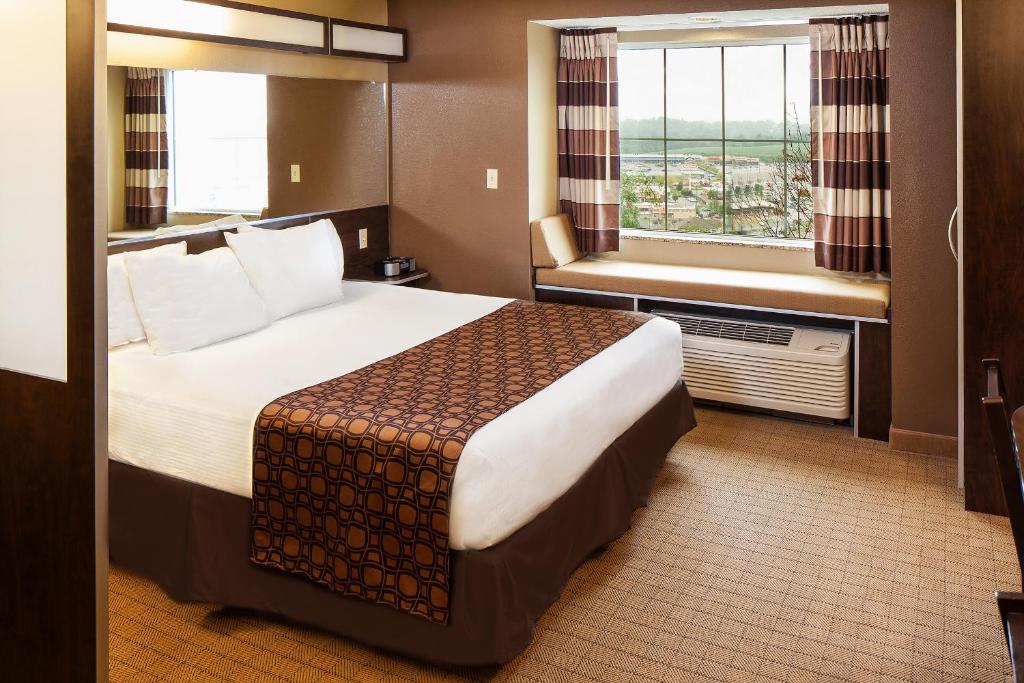 Microtel Inn & Suites by Wyndham St Clairsville - Wheeling - Suite Deluxe Con Cama Extragrande