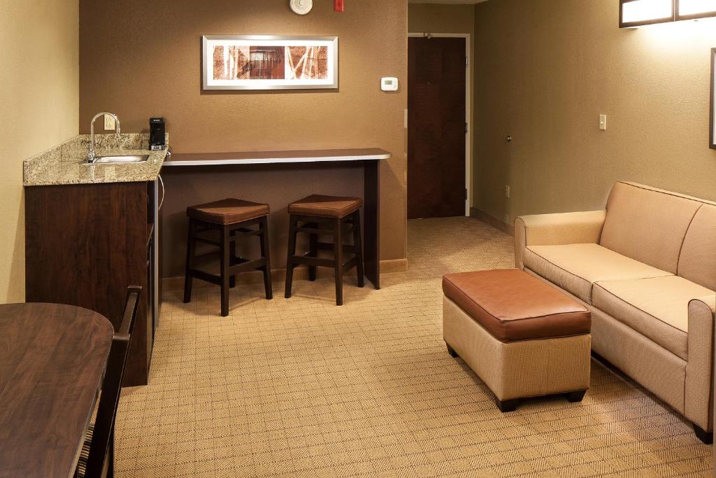 Microtel Inn & Suites by Wyndham St Clairsville - Wheeling - One-Bedroom Suite - Disability Access/Non-Smoking