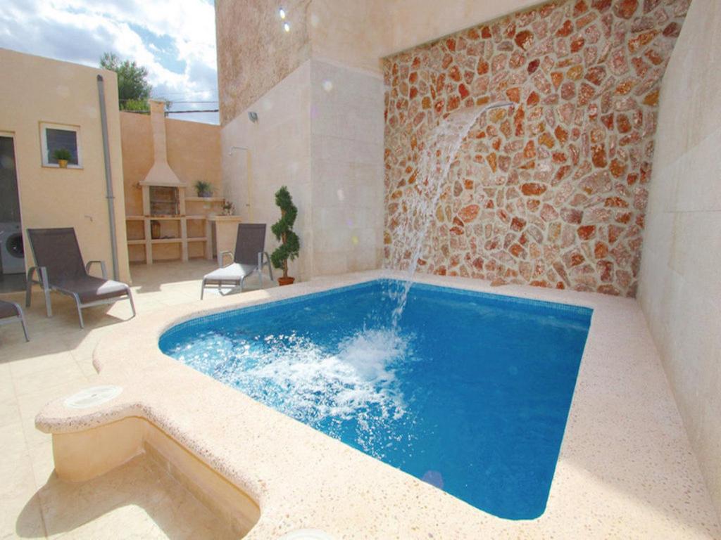 a pool in a house with a water feature at Casa de Vacaciones Ribot in Ariany