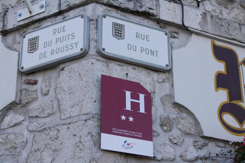 Certifikát, hodnocení, plakát nebo jiný dokument vystavený v ubytování Le Relais Des Templiers