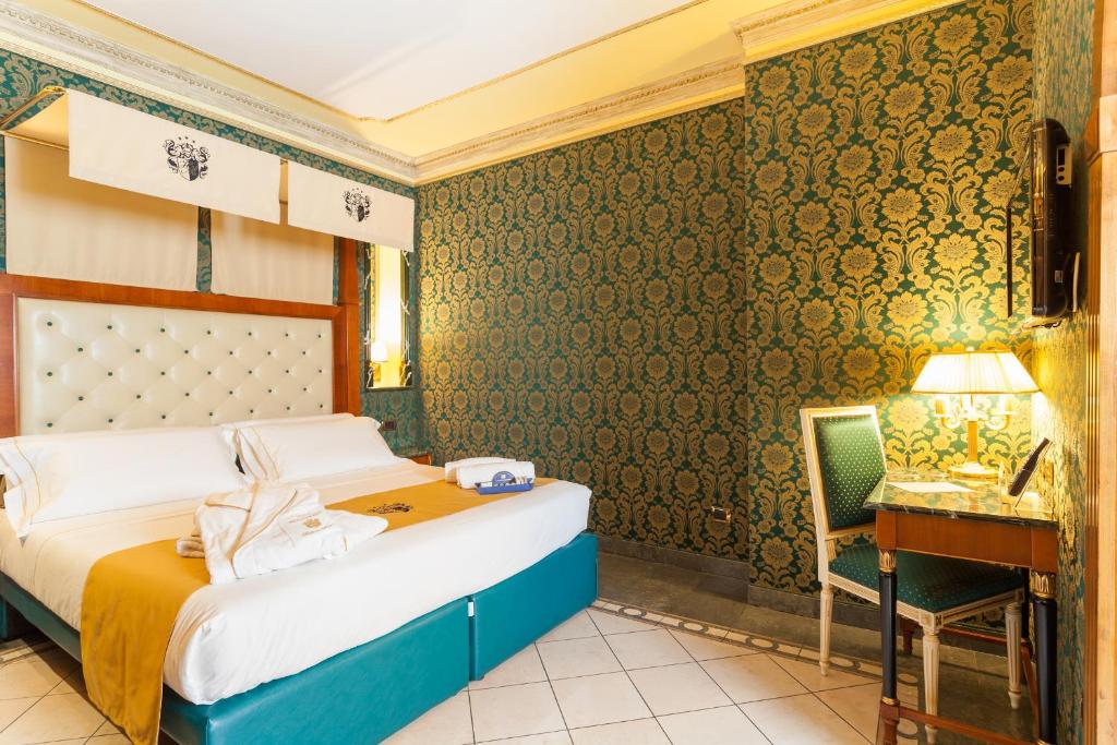 Postel nebo postele na pokoji v ubytování Hotel Manfredi Suite In Rome