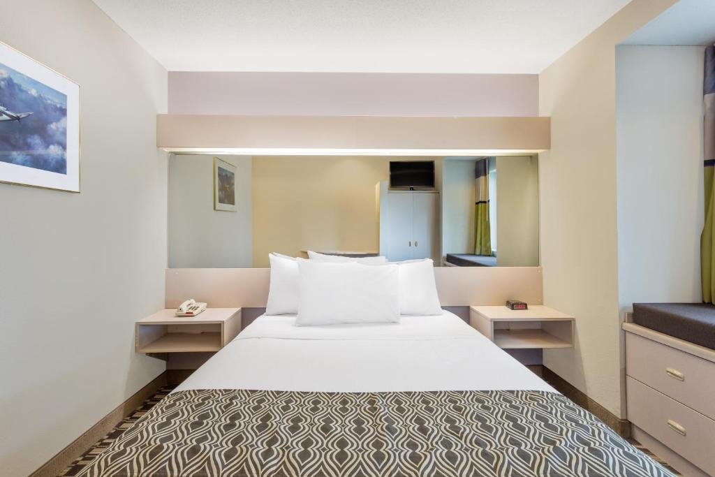 Microtel Inn & Suites by Wyndham - Queen Room - No Fumar