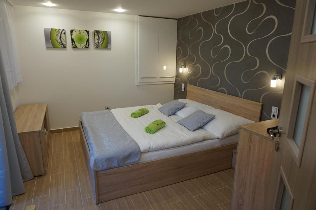 Łóżko lub łóżka w pokoju w obiekcie Apartmán Štěpánka
